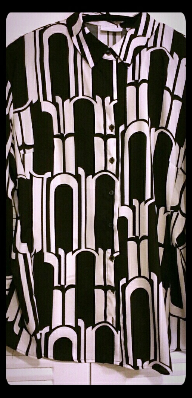 New York & Company Black and White Geometric Blouse